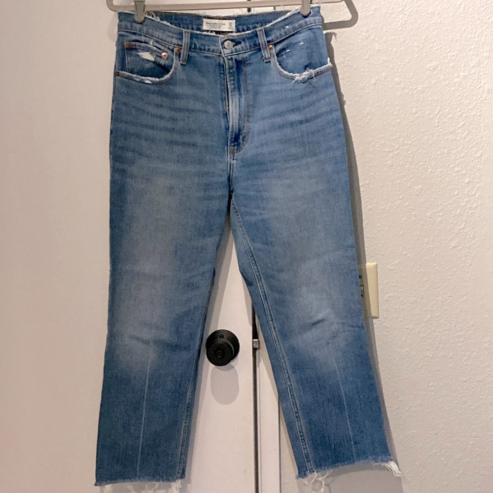 Abercrombie & Fitch Ultra High ride ankle straight, size 10short